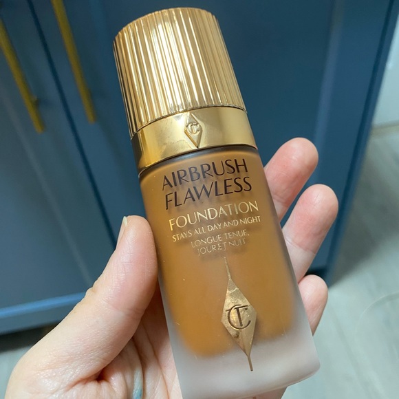 Charlotte Tilbury, YSL, Guerlain, Sisley foundations - Picture 3 of 8